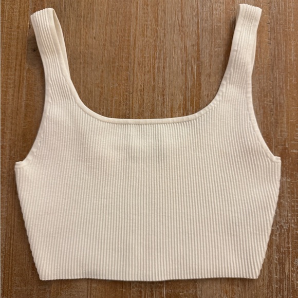 Aritzia Tops - Aritzia Babaton White Ribbed Contour Tank size medium